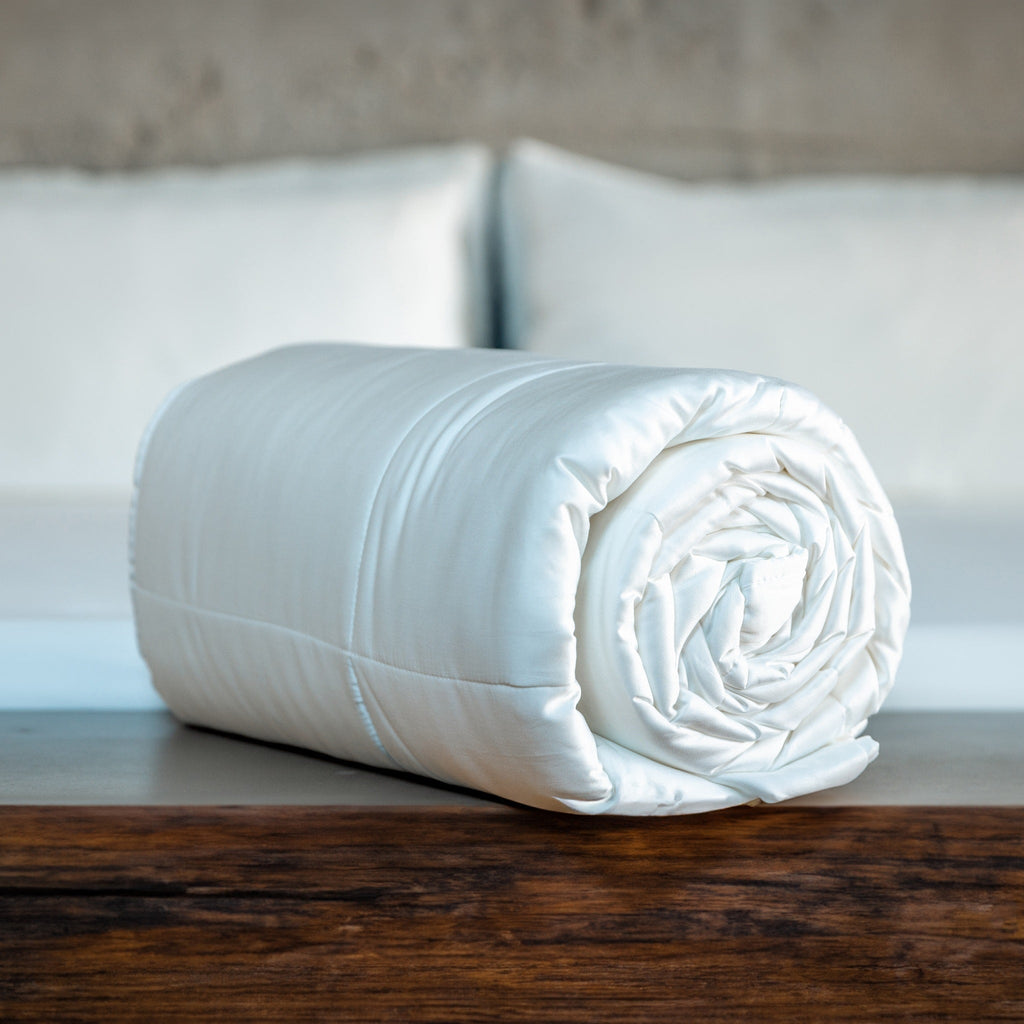 Cooling Comforter Set – Temperature-Regulating Eucalyptus Silk Comforter & Pillow Shams